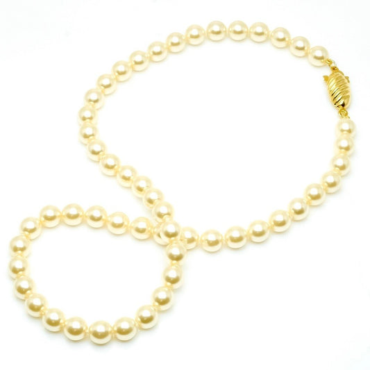 Genuine Mallora Peal Necklace $1.50 and inch comeis in 16 inch 18 inch 20 inch 24 inch and 30 inch